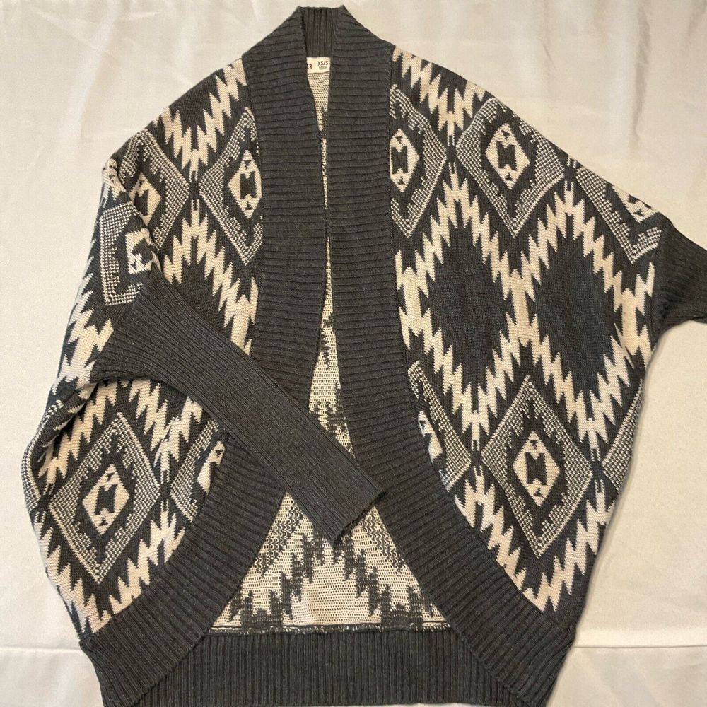 Hollister Women's Open Front Dolman Sleeve Cardigan Sweater‎ Grey Aztec XS/S